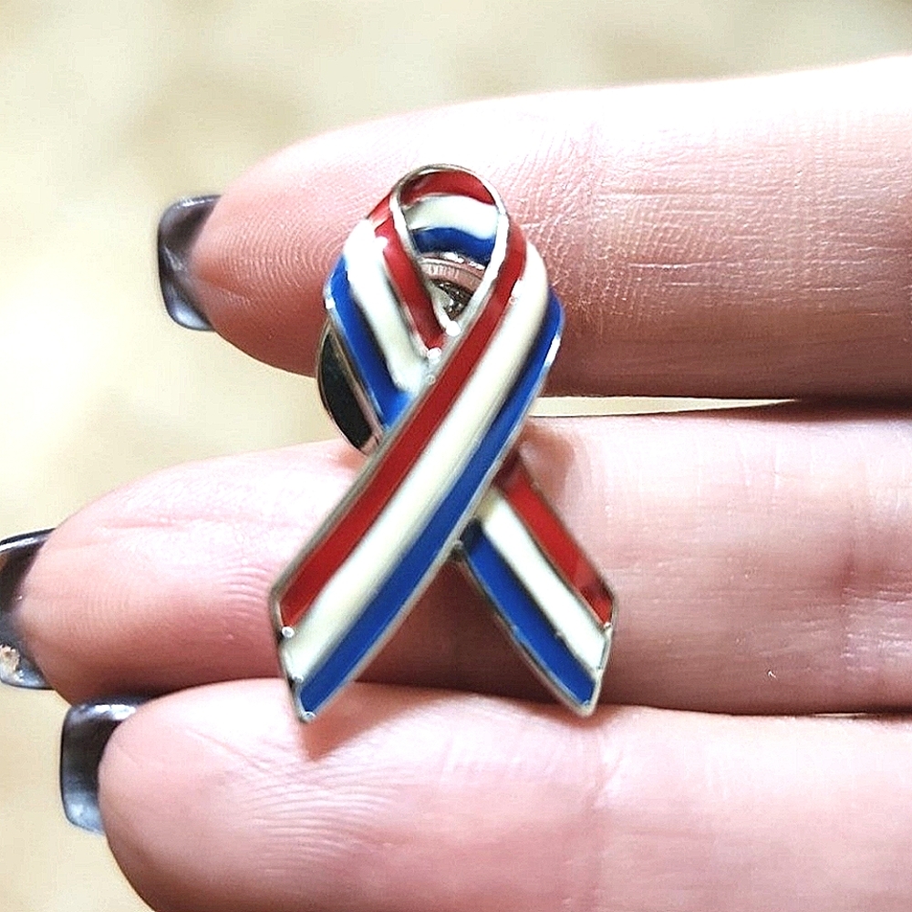 Saks 5th Avenue Pair Of Patriotic Ribbon Clutch Pins - Picture 4 of 4